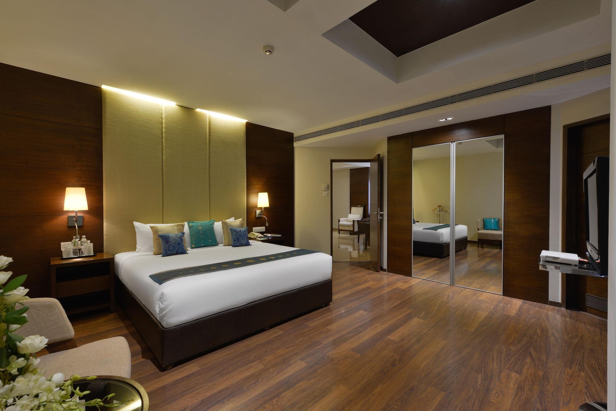 Grand Mercure Vadodara Surya Palace Exterior foto