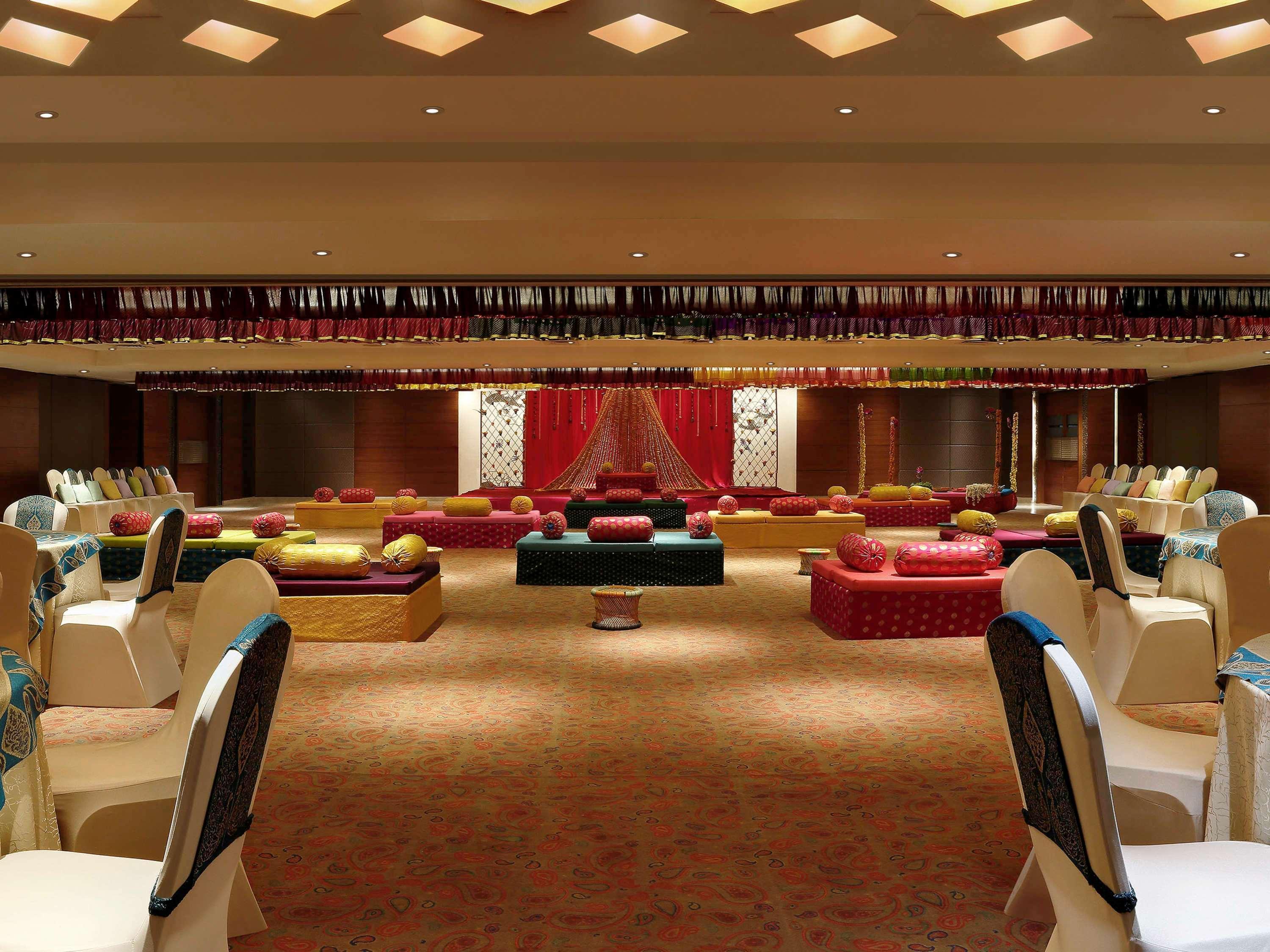 Grand Mercure Vadodara Surya Palace Exterior foto